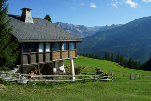 Chasa Laret, Westseite